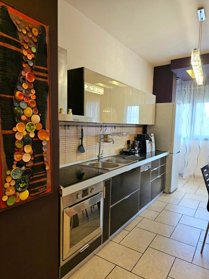Center Apartment Easy_Luxury Tirana Bagian luar foto