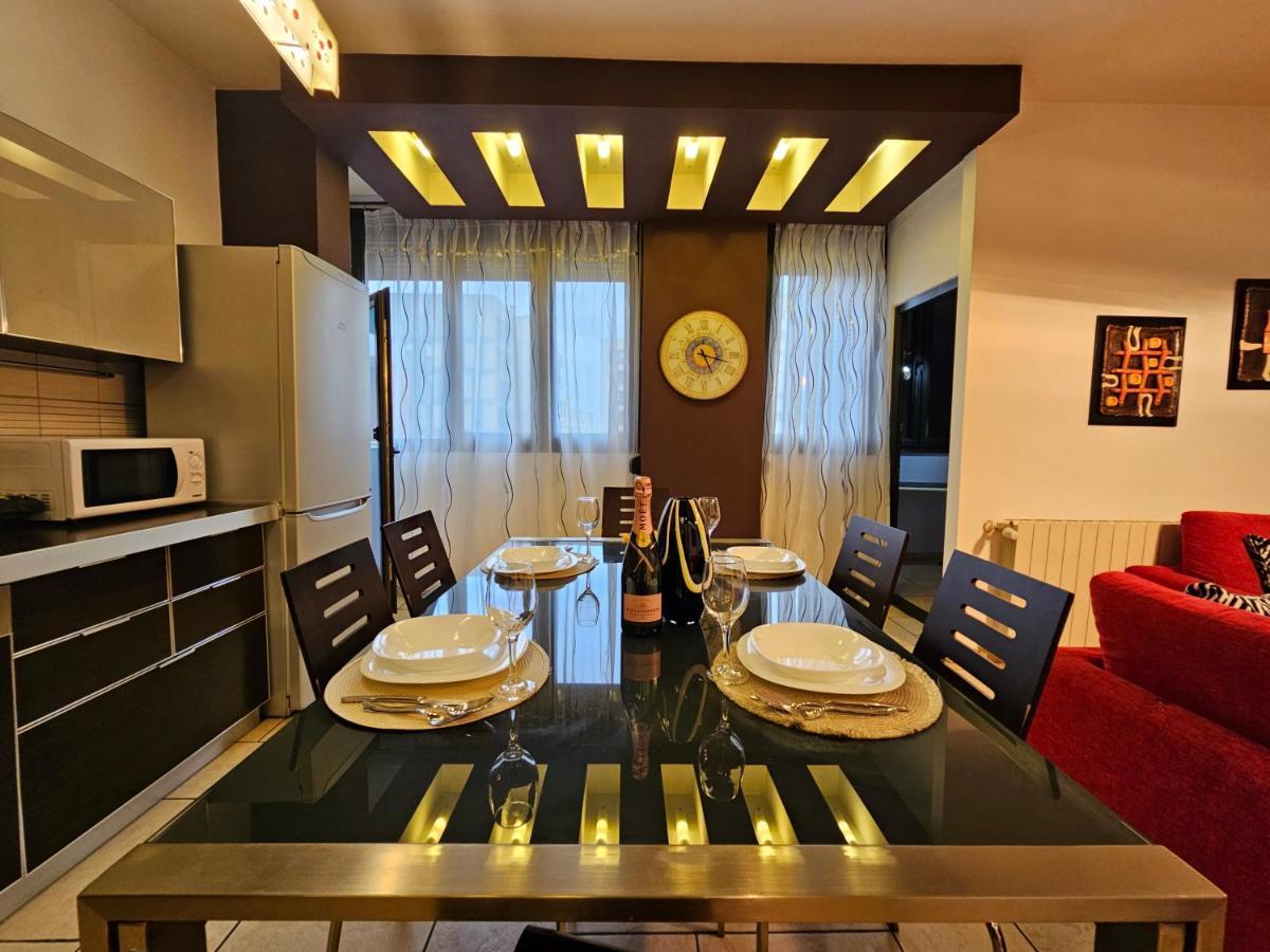 Center Apartment Easy_Luxury Tirana Bagian luar foto