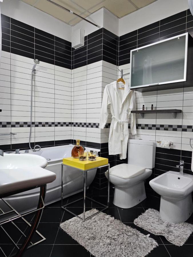 Center Apartment Easy_Luxury Tirana Bagian luar foto