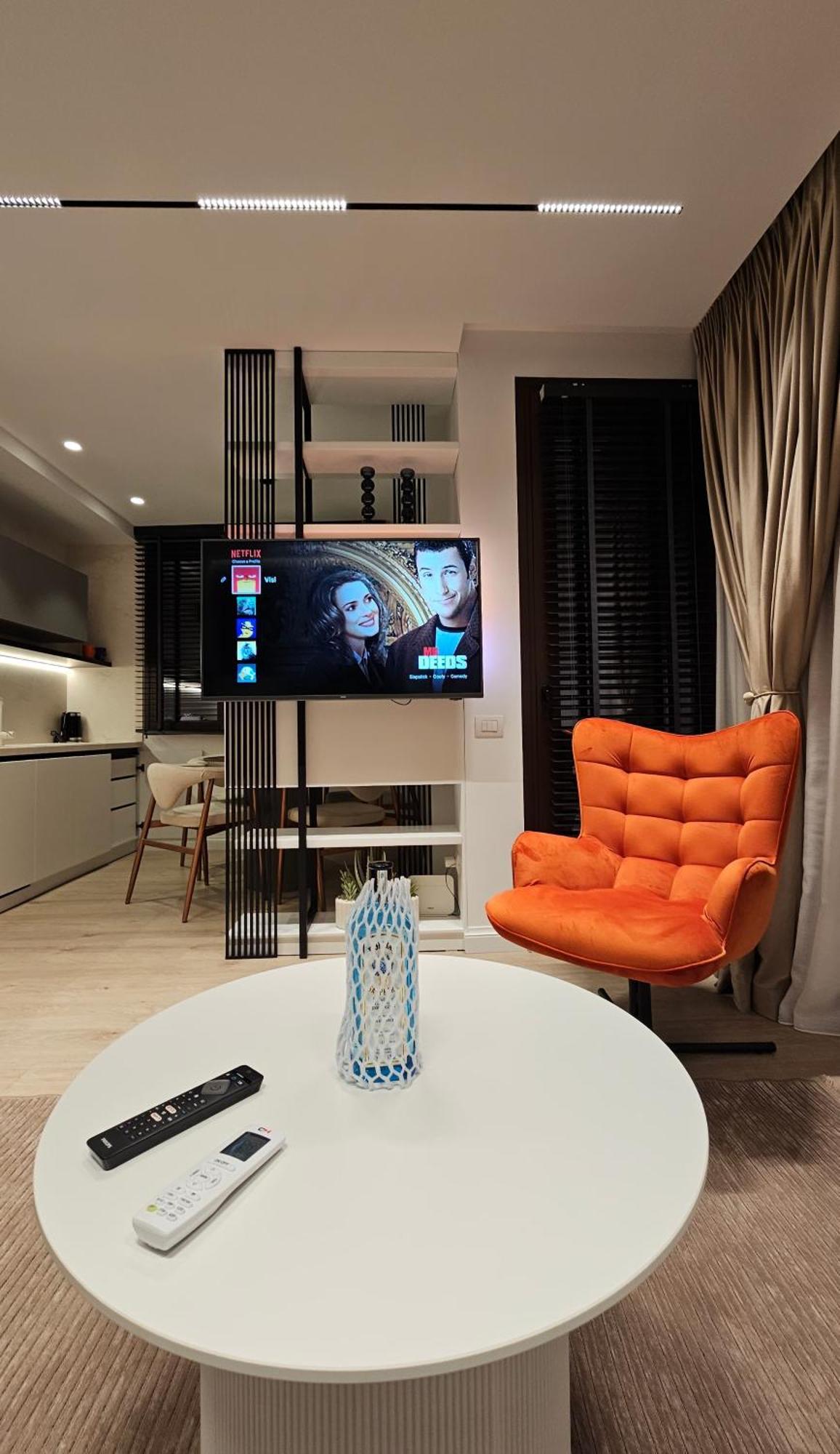 Center Apartment Easy_Luxury Tirana Bagian luar foto