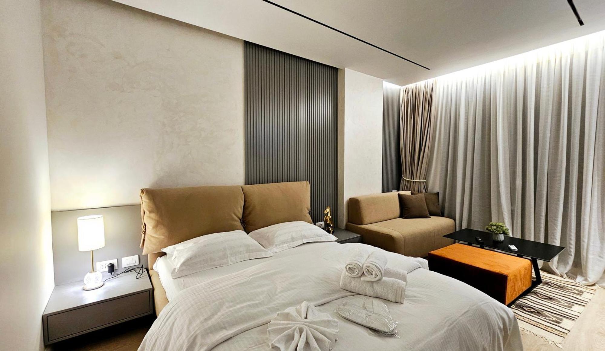 Center Apartment Easy_Luxury Tirana Bagian luar foto