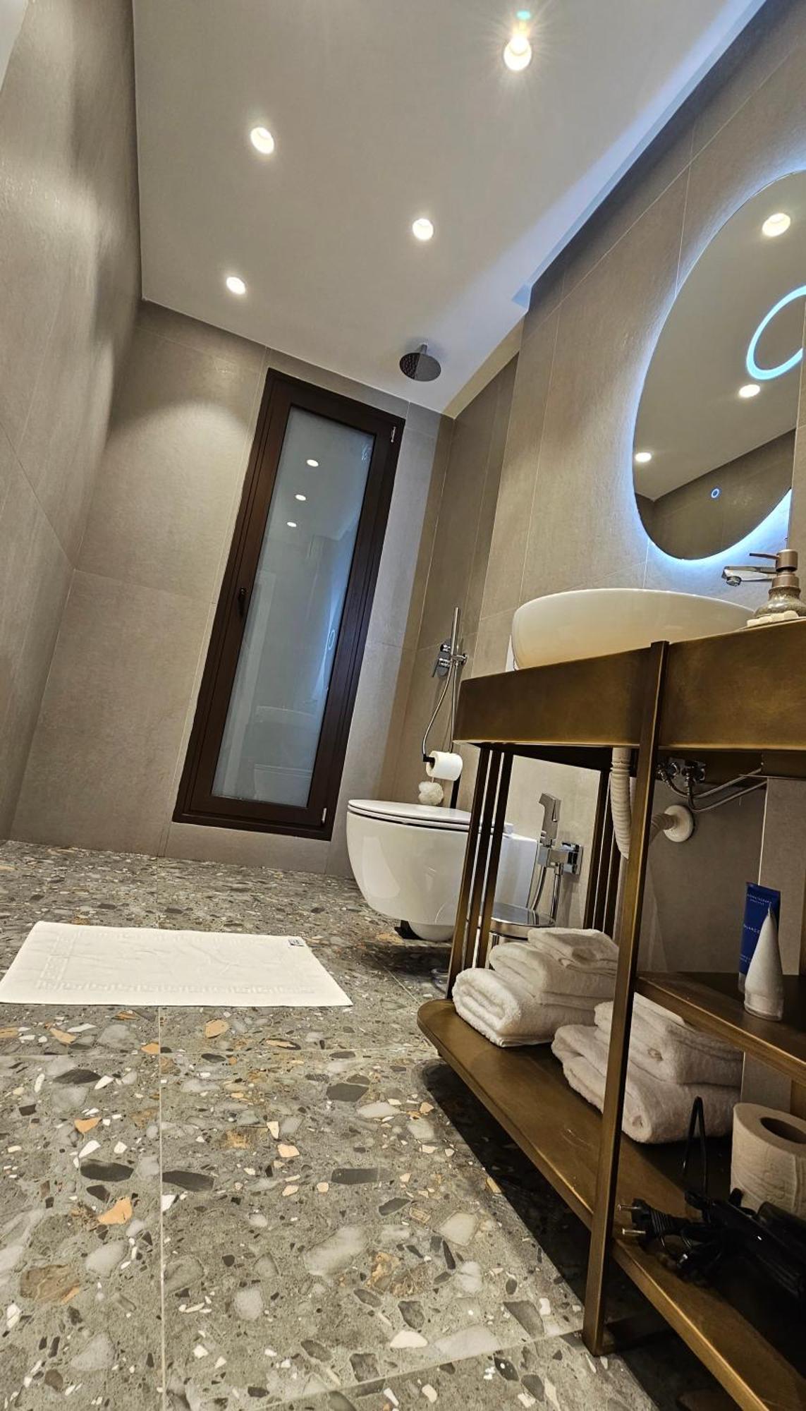 Center Apartment Easy_Luxury Tirana Bagian luar foto