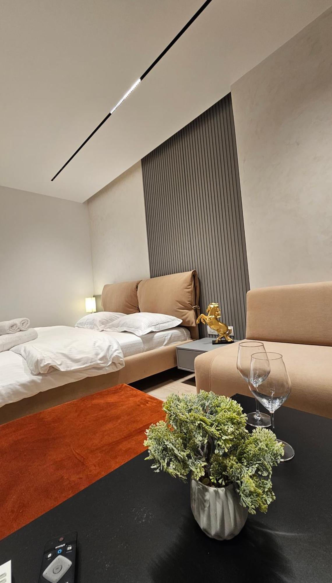 Center Apartment Easy_Luxury Tirana Bagian luar foto