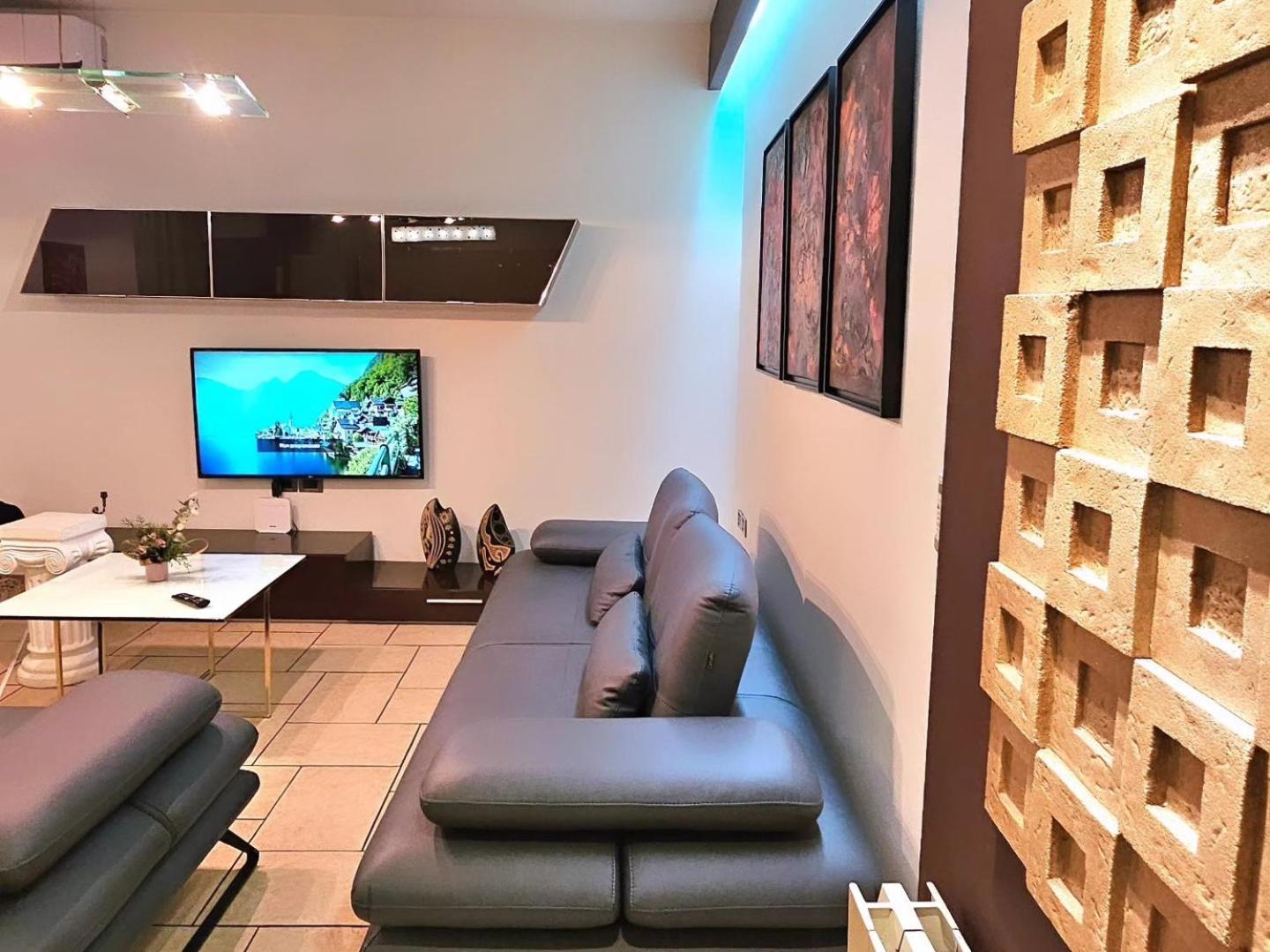 Center Apartment Easy_Luxury Tirana Bagian luar foto