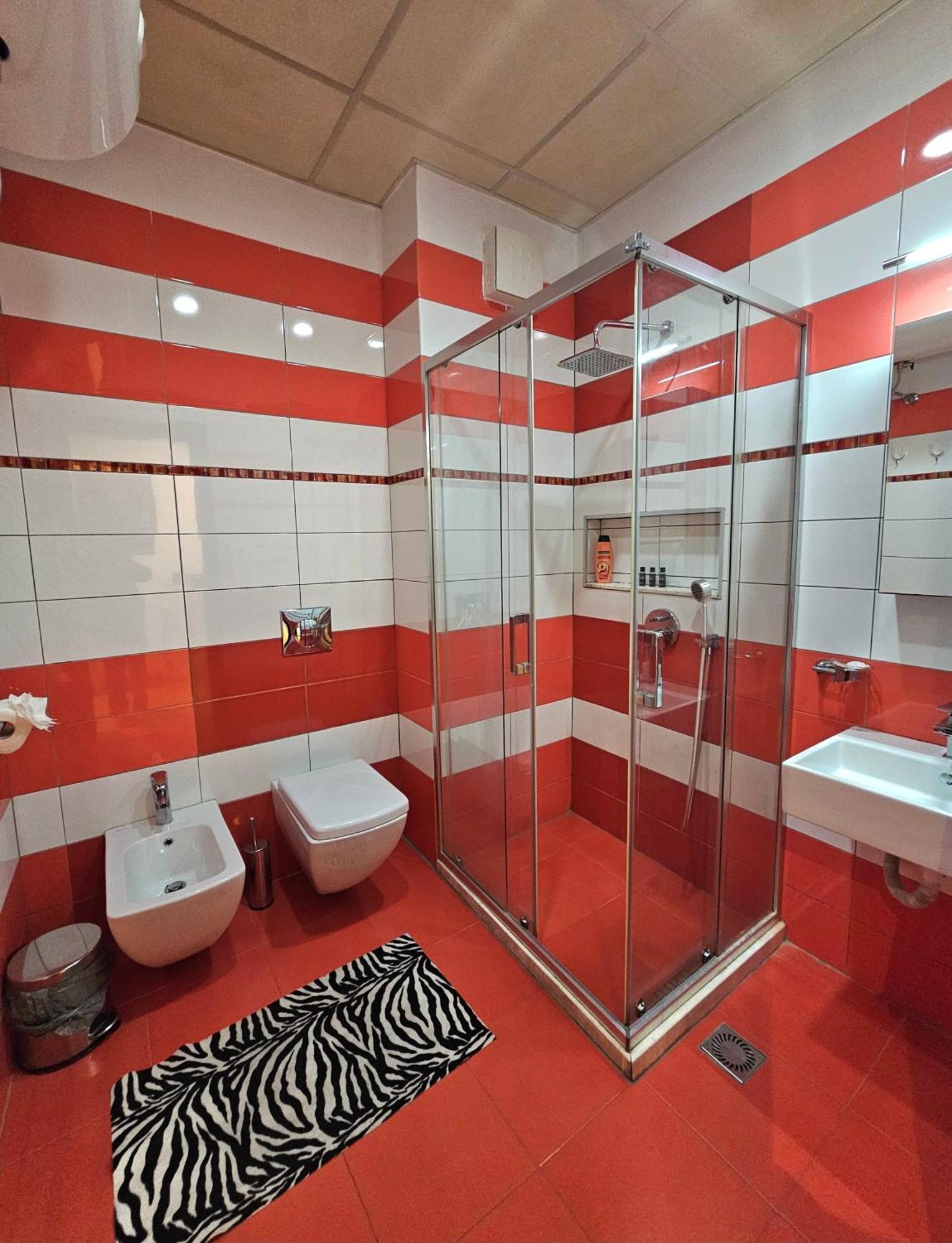 Center Apartment Easy_Luxury Tirana Bagian luar foto