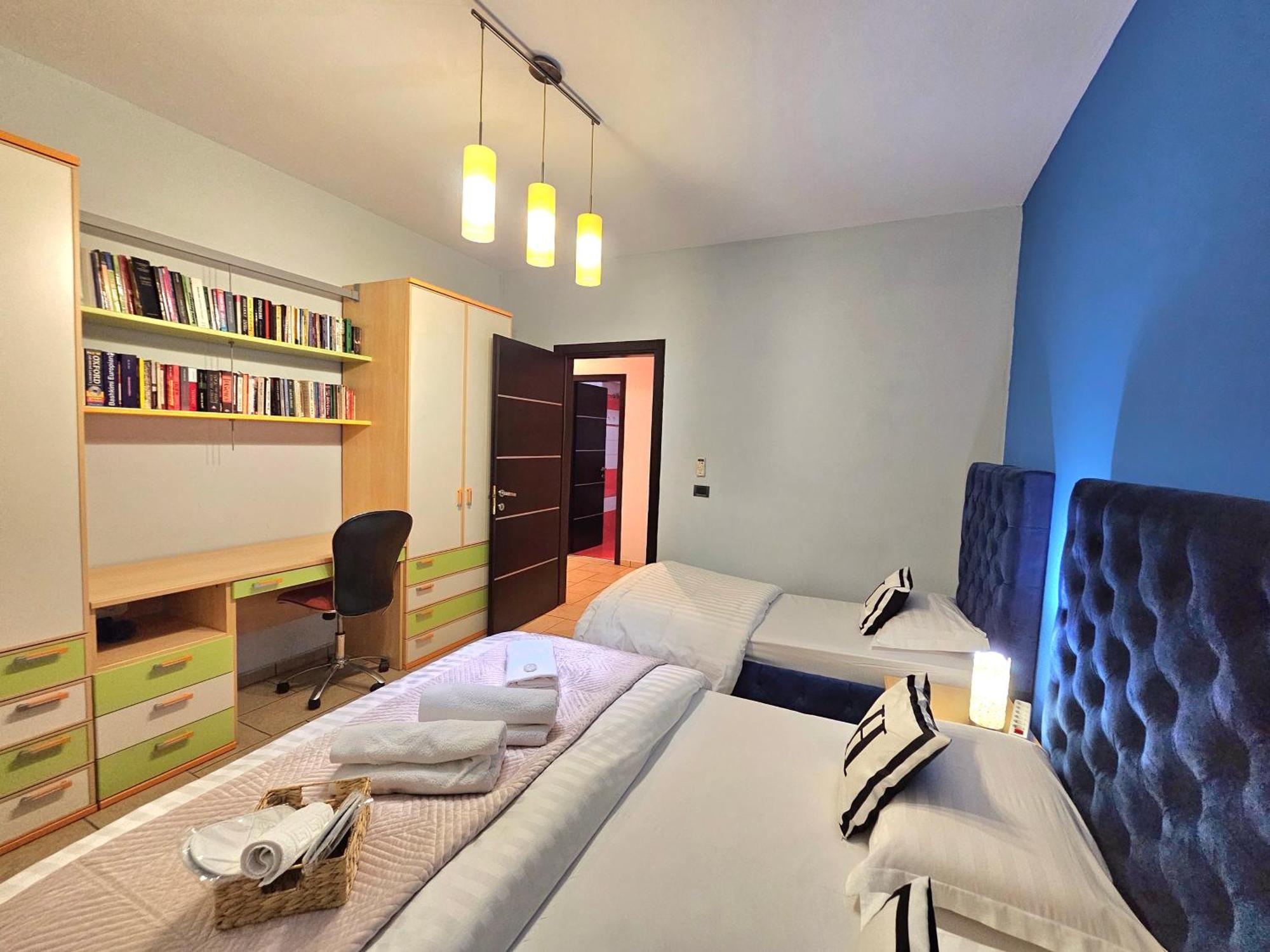 Center Apartment Easy_Luxury Tirana Bagian luar foto