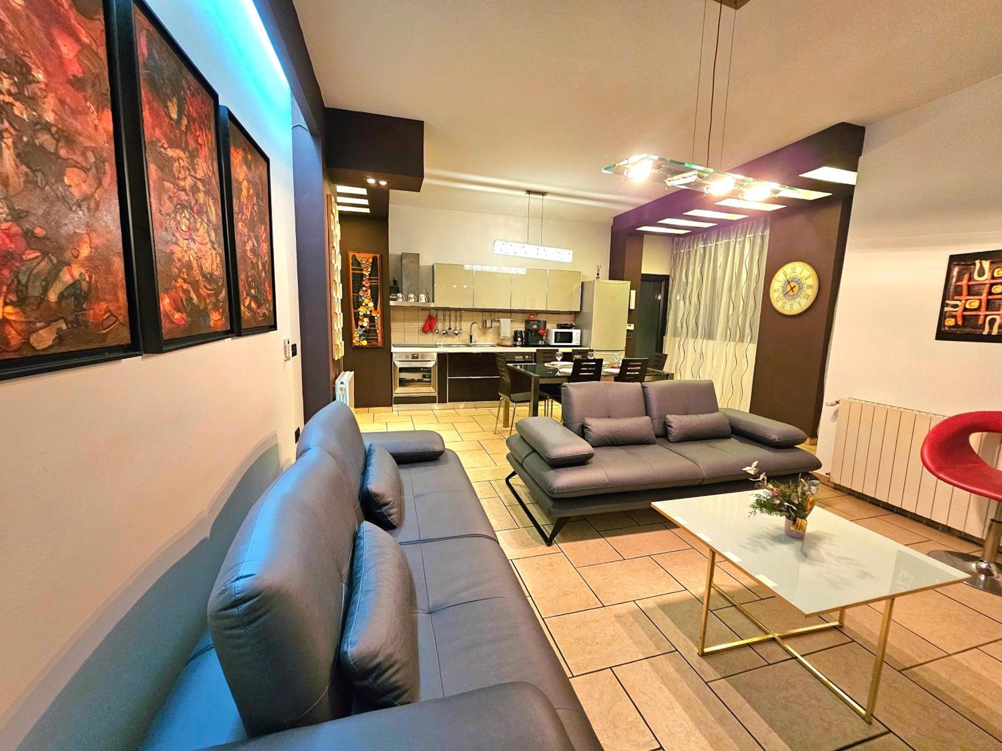 Center Apartment Easy_Luxury Tirana Bagian luar foto