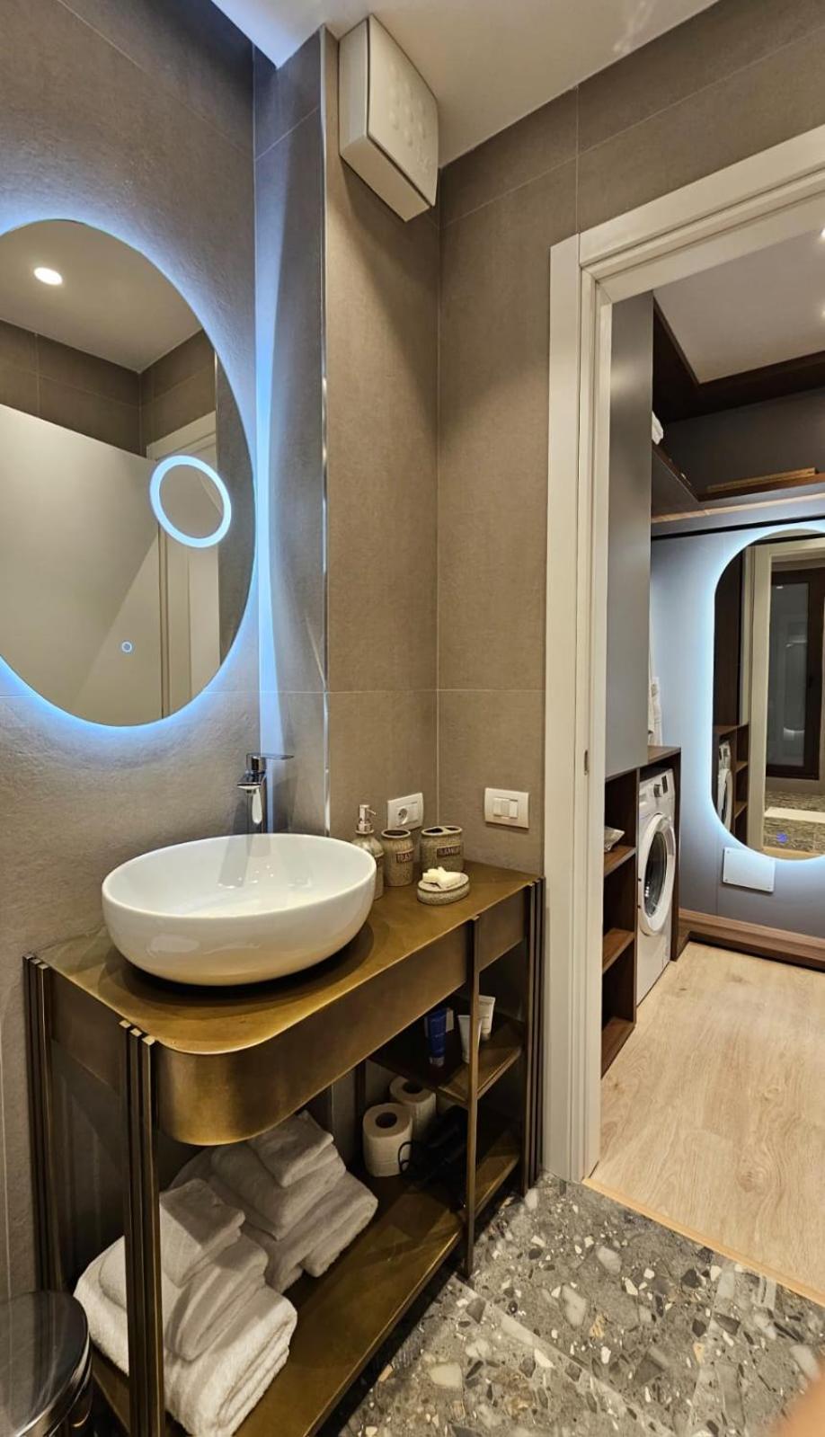 Center Apartment Easy_Luxury Tirana Bagian luar foto