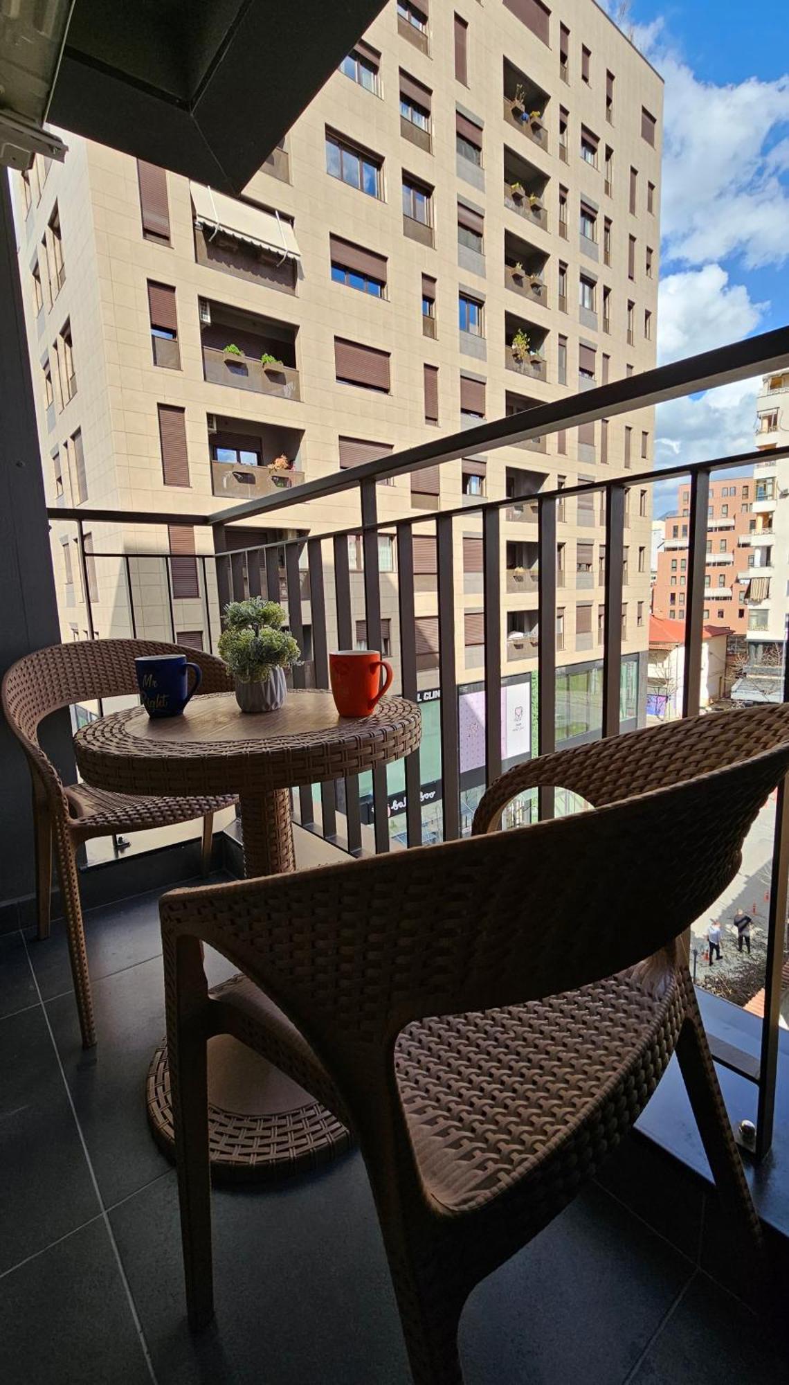 Center Apartment Easy_Luxury Tirana Bagian luar foto