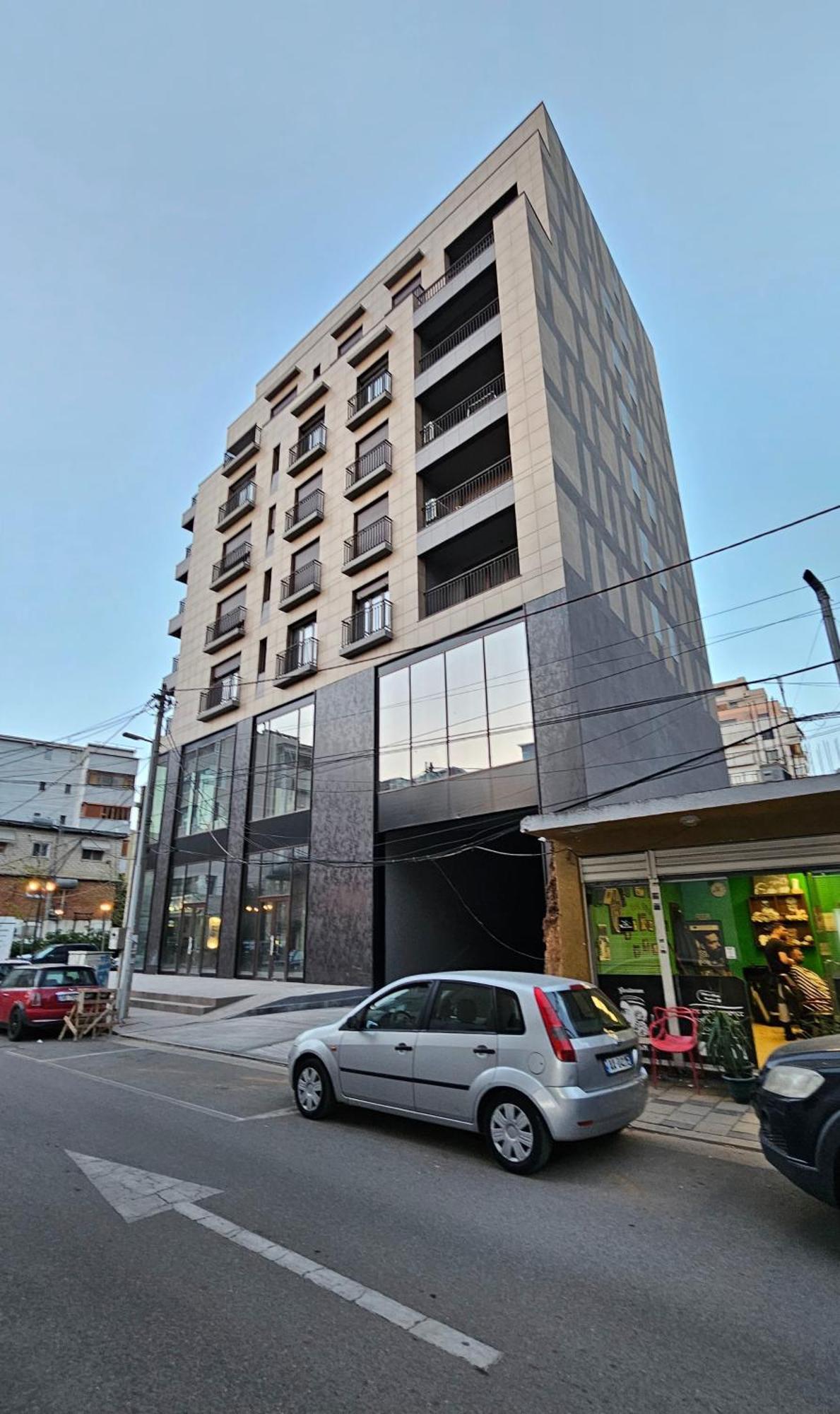 Center Apartment Easy_Luxury Tirana Bagian luar foto