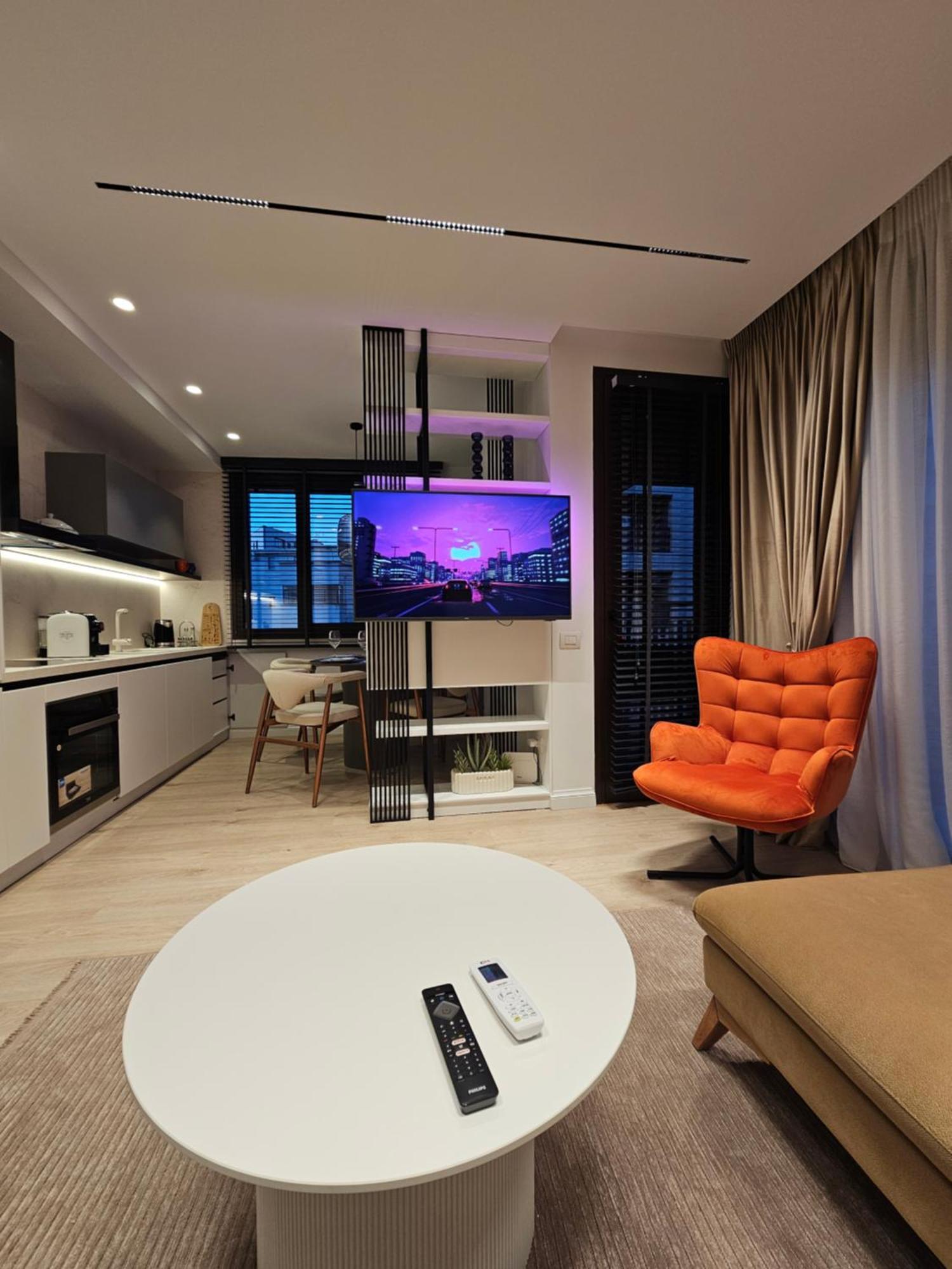 Center Apartment Easy_Luxury Tirana Bagian luar foto