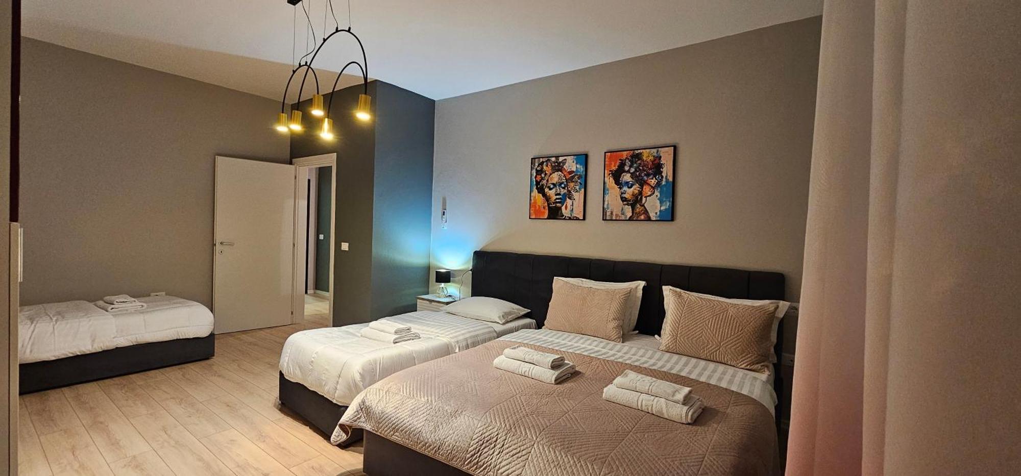 Center Apartment Easy_Luxury Tirana Bagian luar foto