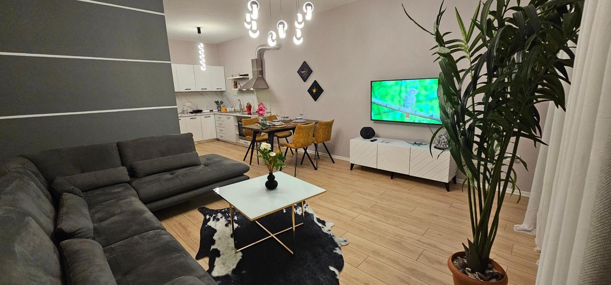 Center Apartment Easy_Luxury Tirana Bagian luar foto